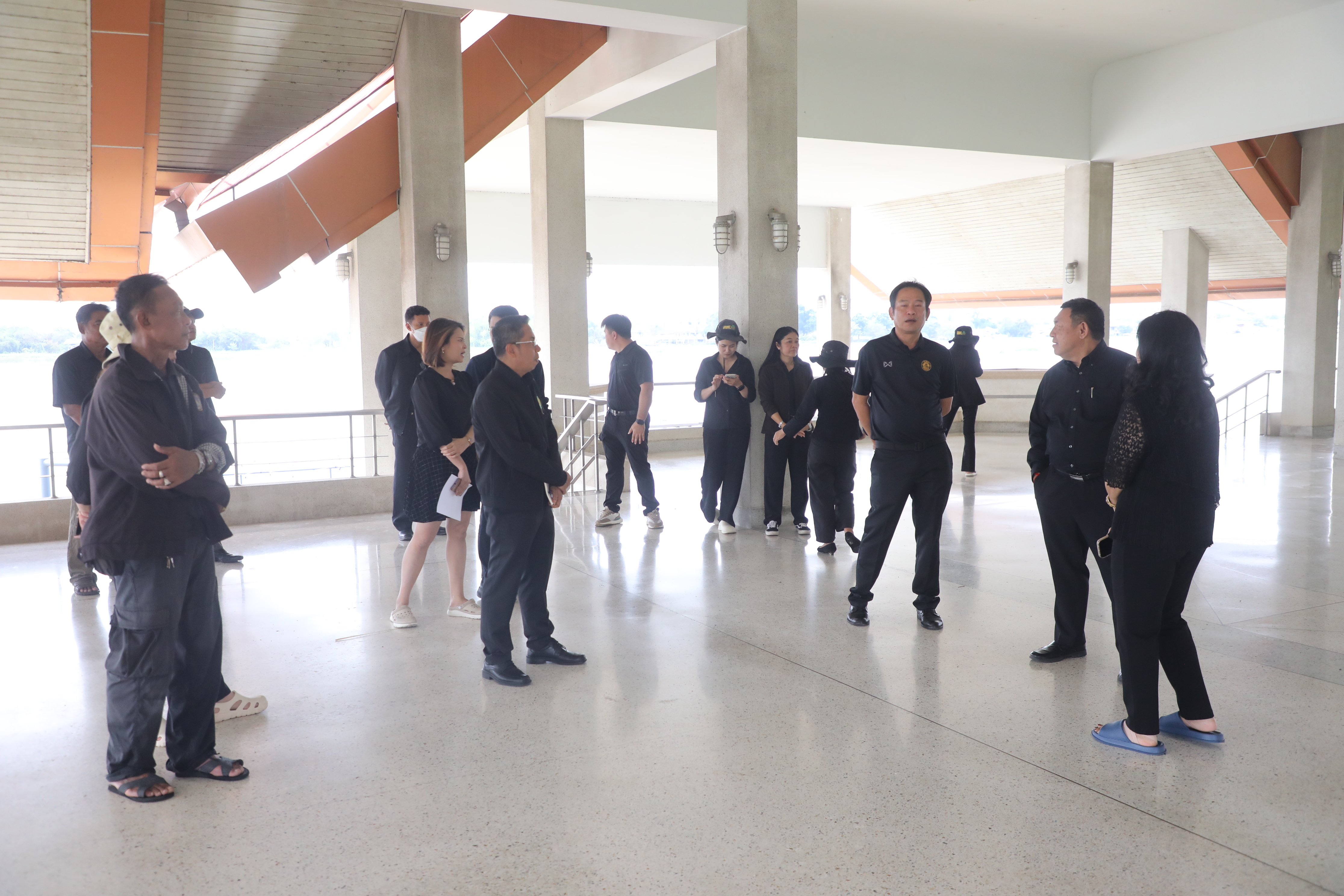 title - เลขาธิการ ส.ป.ก. นายเศรษฐเกียรติ กระจ่างวงษ์ ลงตรวจความเรียบร้อยของงาน 